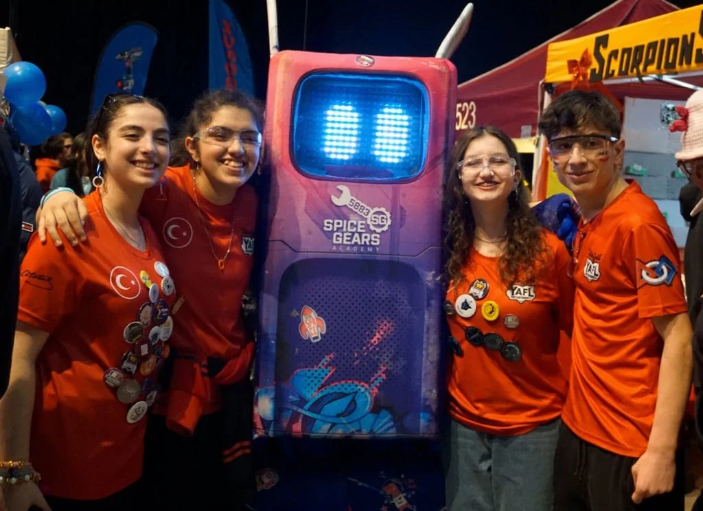 Robot Student Teams Go Back to School with SOLIDWORKS